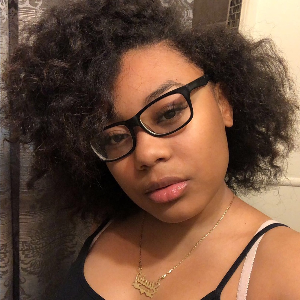 Meet your Posher, Anastacia
